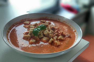 Party-Tomatensuppe mit Feta