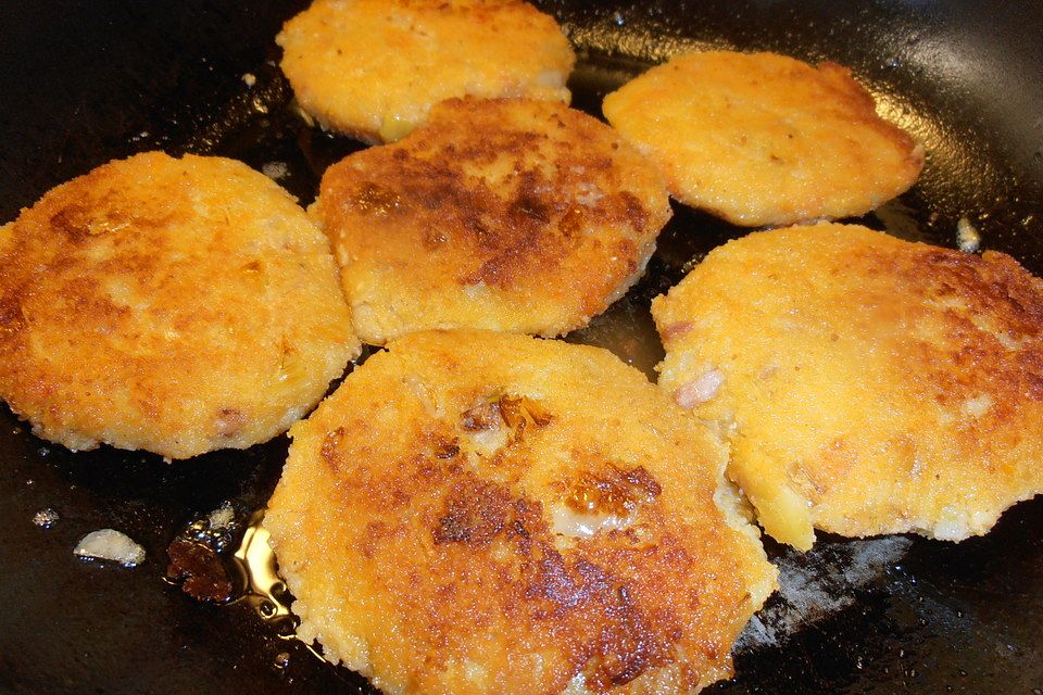 Kartoffelplätzchen mit Hackfleischfüllung