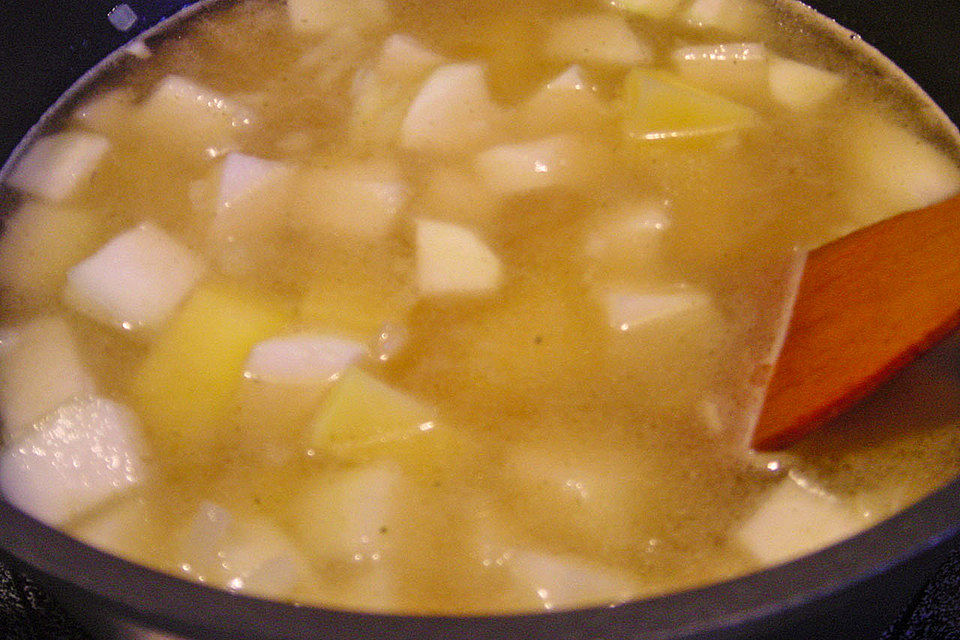 Kohlrabisuppe mit Kartoffeln