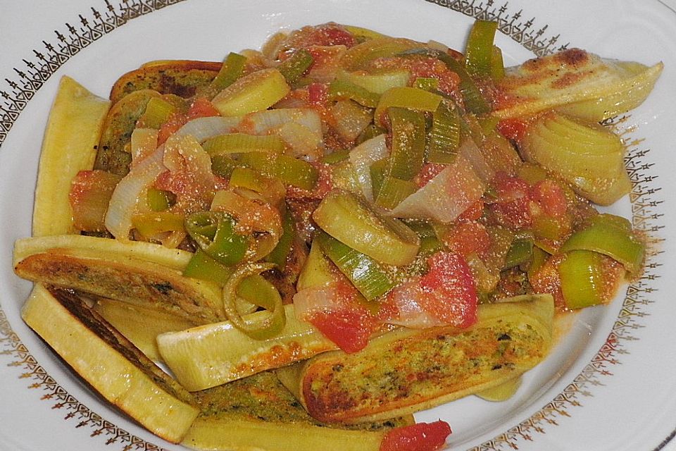 Maultaschen mit Lauch - Tomaten - Gemüse