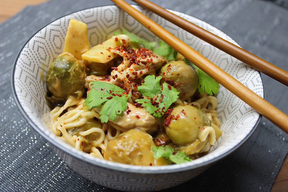 Rosenkohl-Fleisch-Pfanne asiatisch