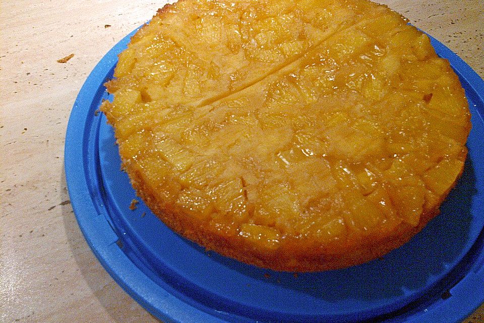 Gestürzter Ananaskuchen