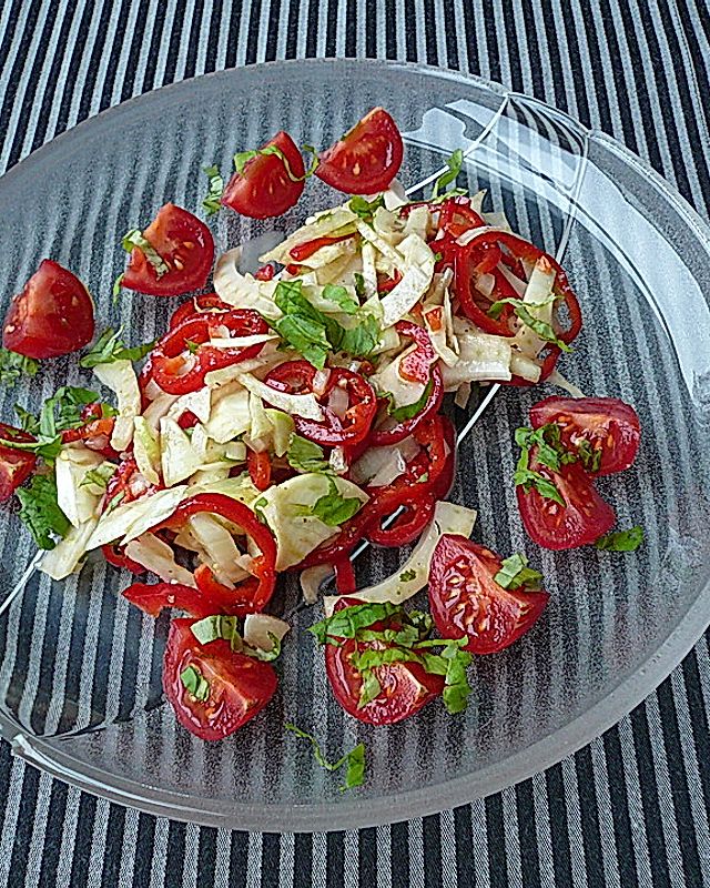 Fenchelsalat mit Paprika und Tomaten