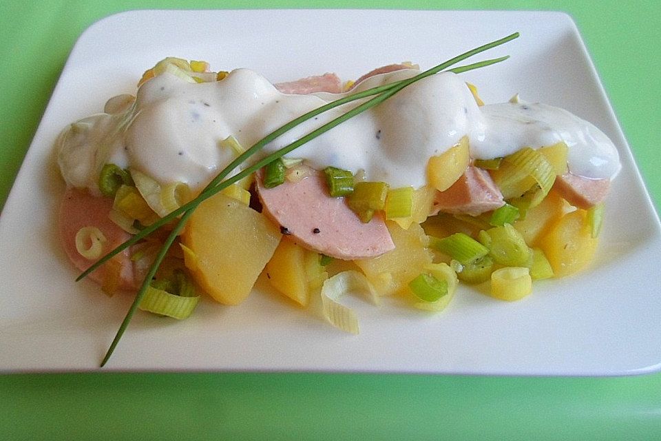 Kartoffelsalat mit Fleischwurst und Kümmel