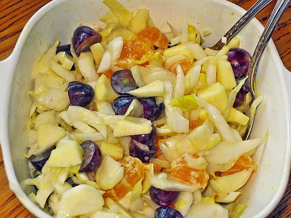 Chicoréesalat mit blauen Trauben von trendymendy| Chefkoch