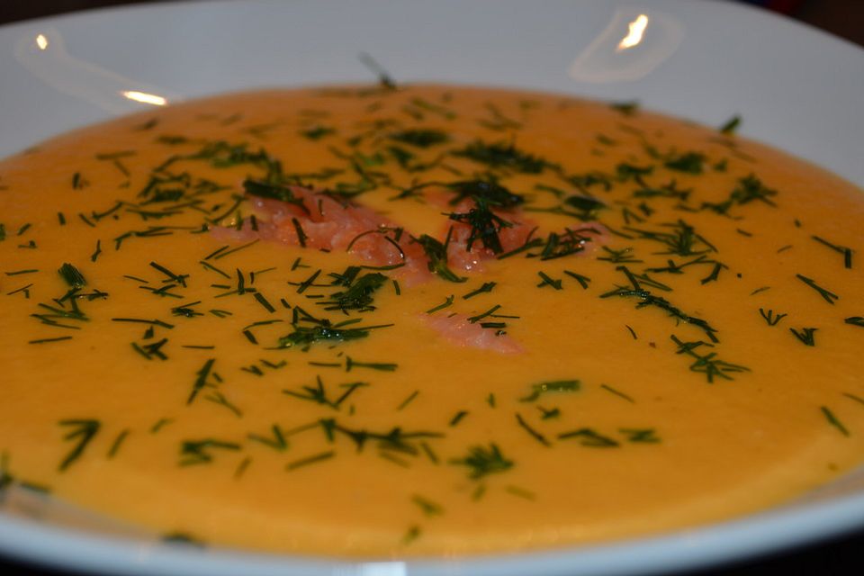 Senfsuppe mit Gravad Lachs