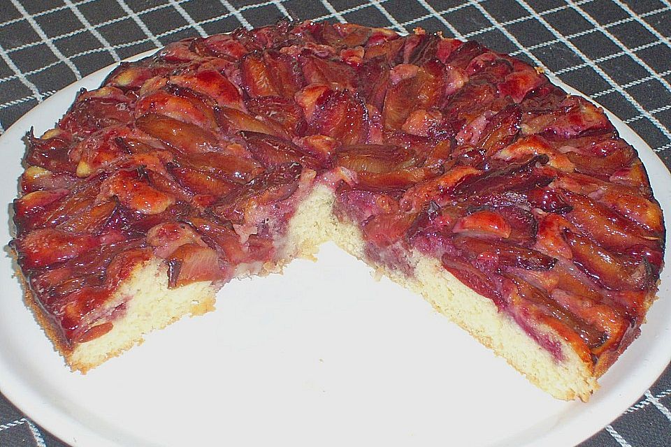 Glasierter Pflaumenkuchen