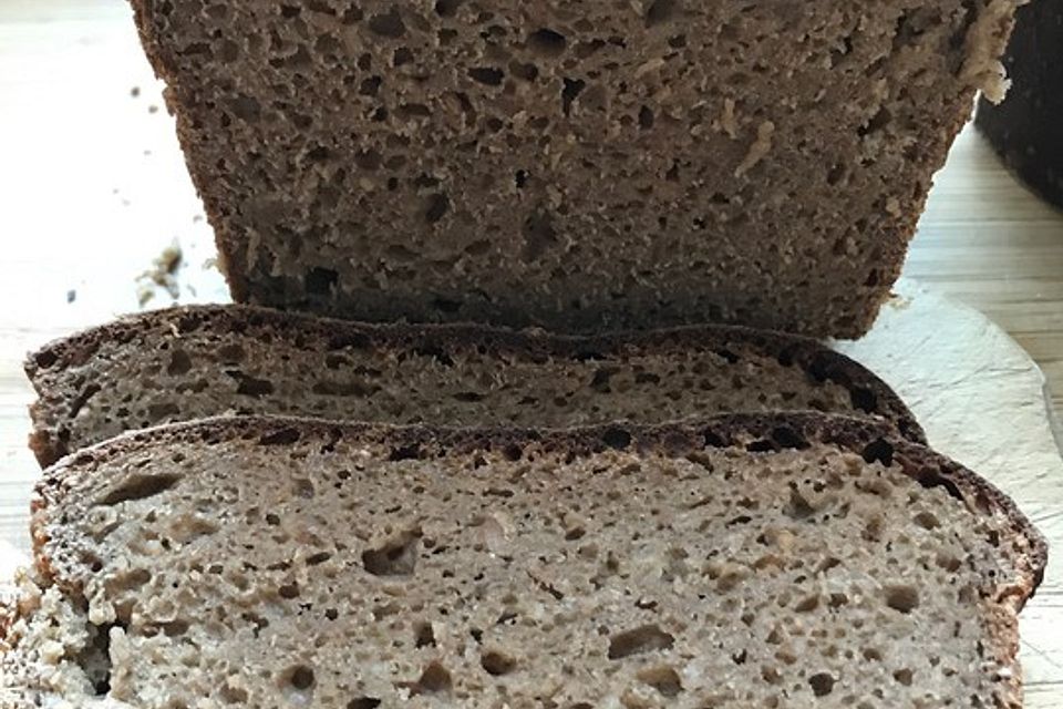 Roggenflockenbrot mit Malzbier und Sauerteig