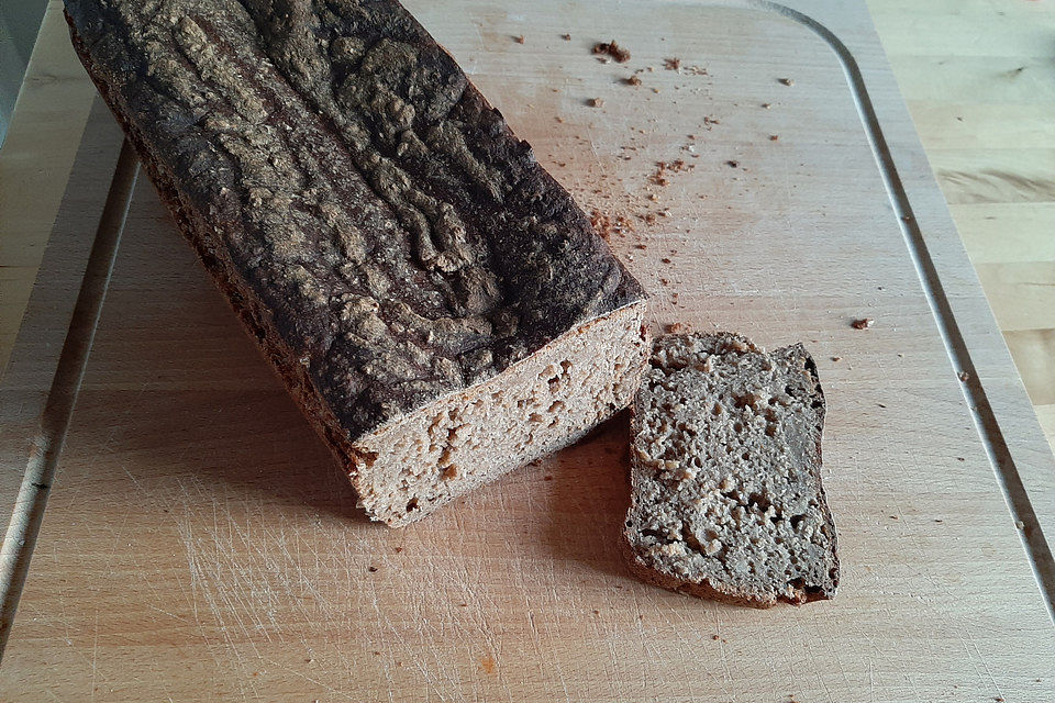 Roggenflockenbrot mit Malzbier und Sauerteig