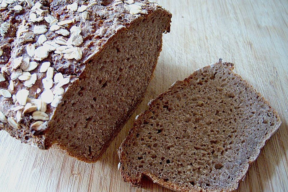 Roggenflockenbrot mit Malzbier und Sauerteig