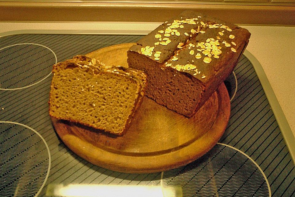 Roggenflockenbrot mit Malzbier und Sauerteig