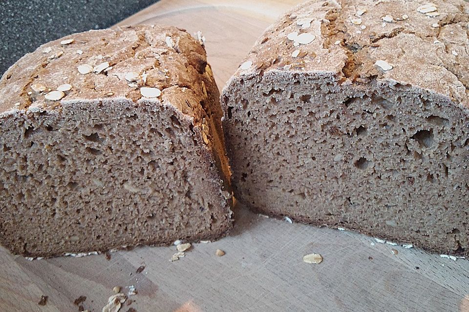 Roggenflockenbrot mit Malzbier und Sauerteig