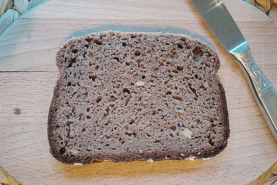 Roggenflockenbrot mit Malzbier und Sauerteig