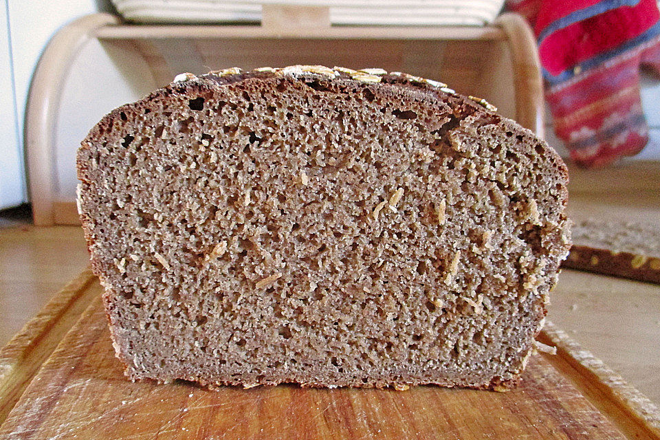 Roggenflockenbrot mit Malzbier und Sauerteig