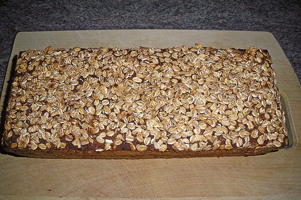 Roggenflockenbrot mit Malzbier und Sauerteig