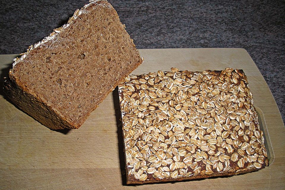 Roggenflockenbrot mit Malzbier und Sauerteig