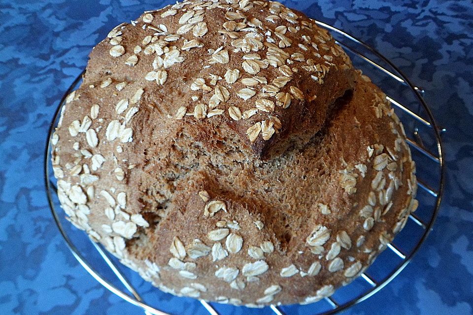 Roggenflockenbrot mit Malzbier und Sauerteig