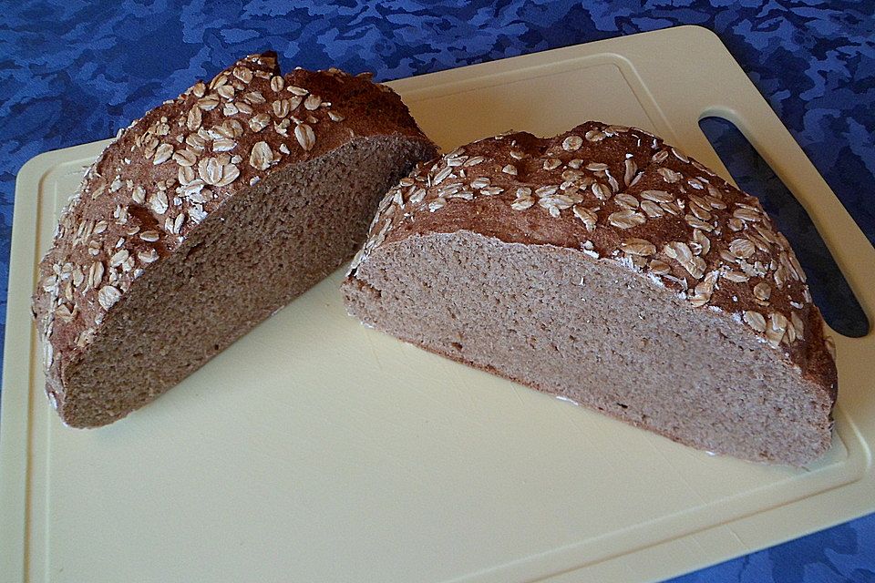 Roggenflockenbrot mit Malzbier und Sauerteig