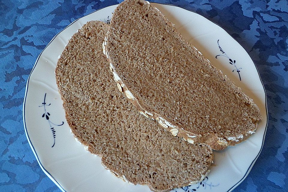 Roggenflockenbrot mit Malzbier und Sauerteig