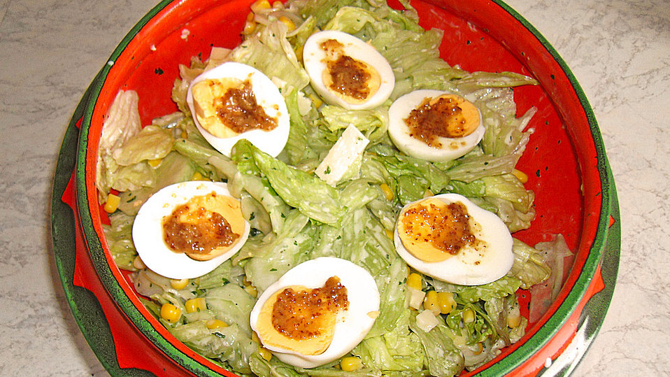 Bunter Eisbergsalat mit Käse von Engelmietz