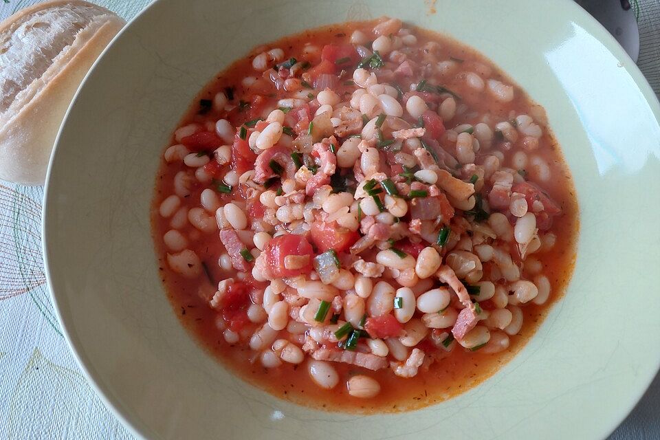 Weißer Bohneneintopf mit Tomaten