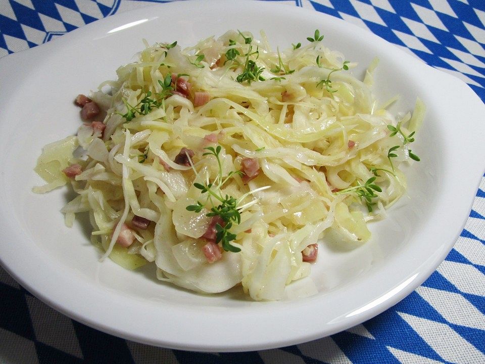 Bayrischer Krautsalat mit Speck von Engelmietz| Chefkoch