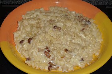 Nudeln Mit Pfifferling Kase Sosse Von Marshmallowcappucino Chefkoch 