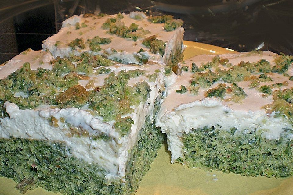 Süßer grüner Spinatkuchen