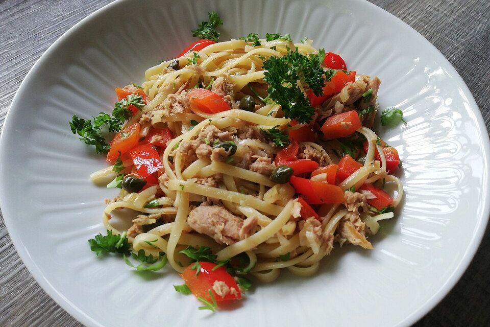 Penne mit Thunfisch und Kapern