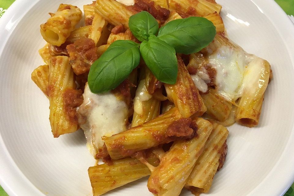 Rigatoni al Forno Tomate - Mozzarella