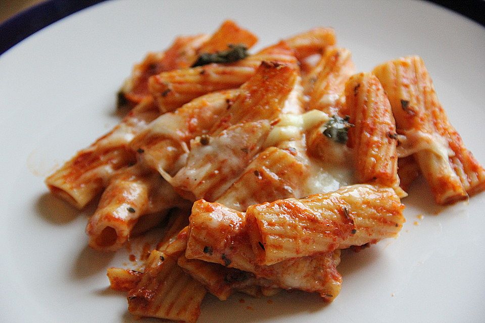 Rigatoni al Forno Tomate - Mozzarella