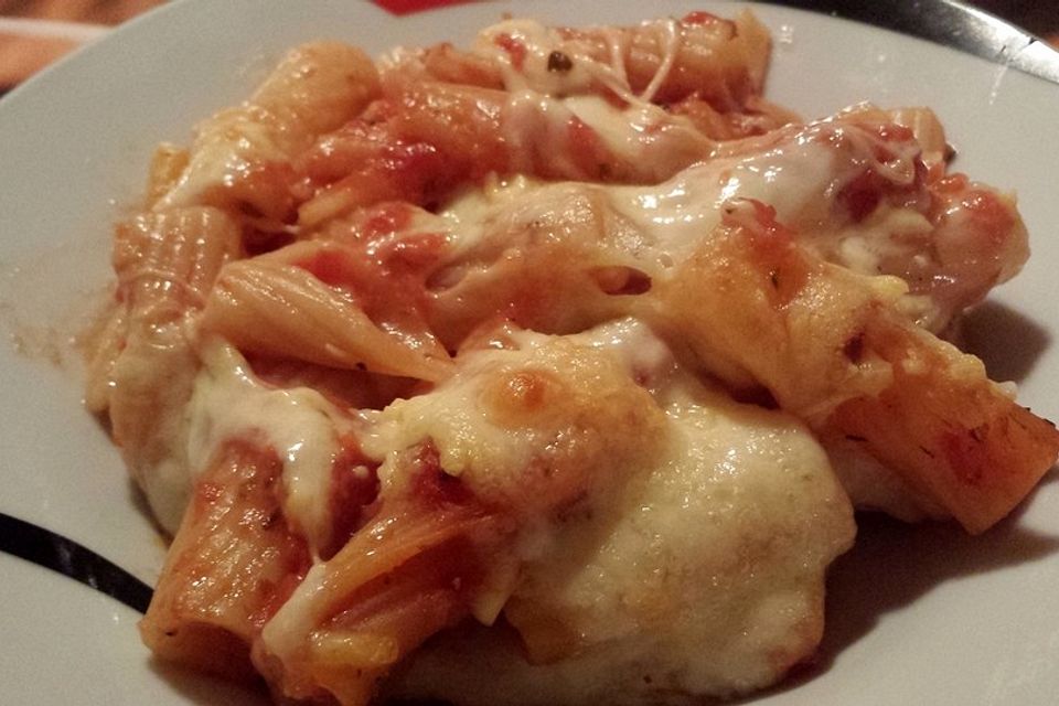 Rigatoni al Forno Tomate - Mozzarella