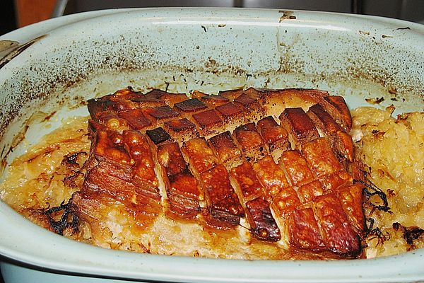 Schweinekrustenbraten auf Sauerkraut von Bärchenknutscher | Chefkoch