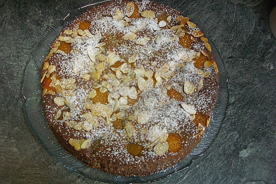 Aprikosenkuchen mit Mohn und Mandelblättchen