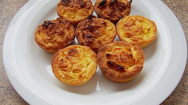 Bienenstich mit Quark - Öl - Teig von reise-tiger Bienenstich mit Quark - Öl - Teig von reise-tiger