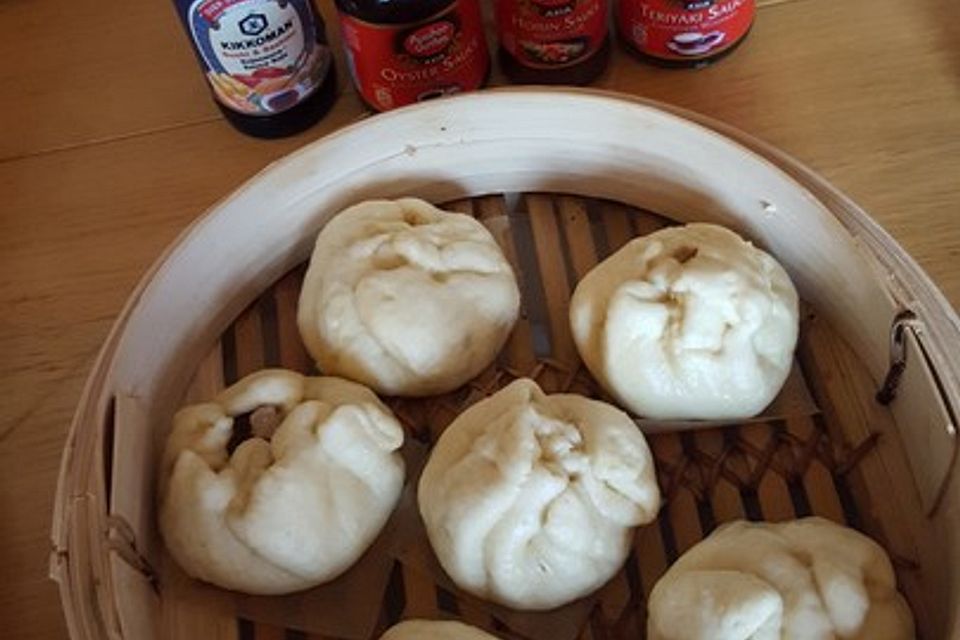 Char siu bao (white buns) Char siu bao (white buns)