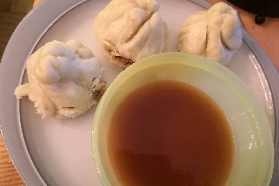 Char siu bao (white buns) Char siu bao (white buns)