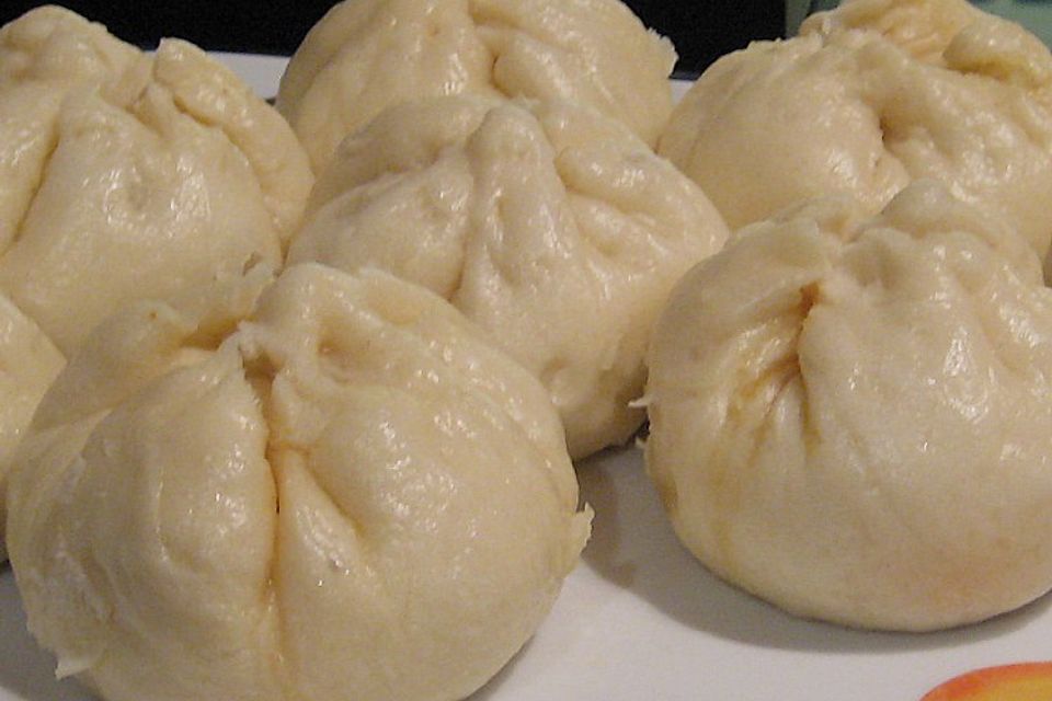 Char siu bao (white buns) Char siu bao (white buns)