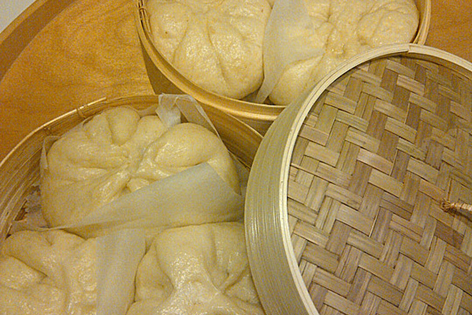 Char siu bao (white buns) Char siu bao (white buns)