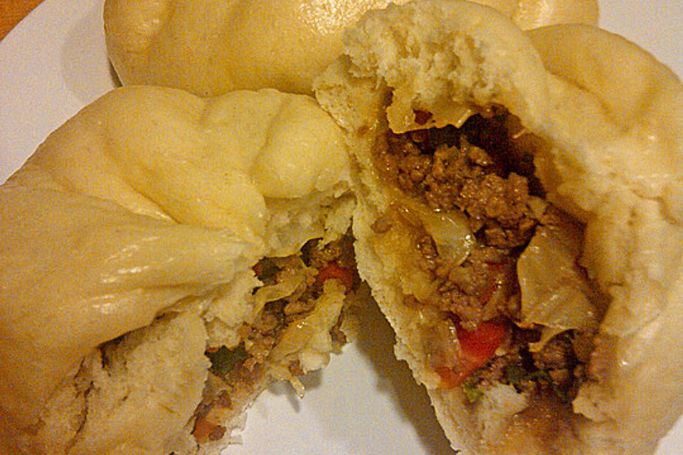 Char siu bao (white buns) Char siu bao (white buns)