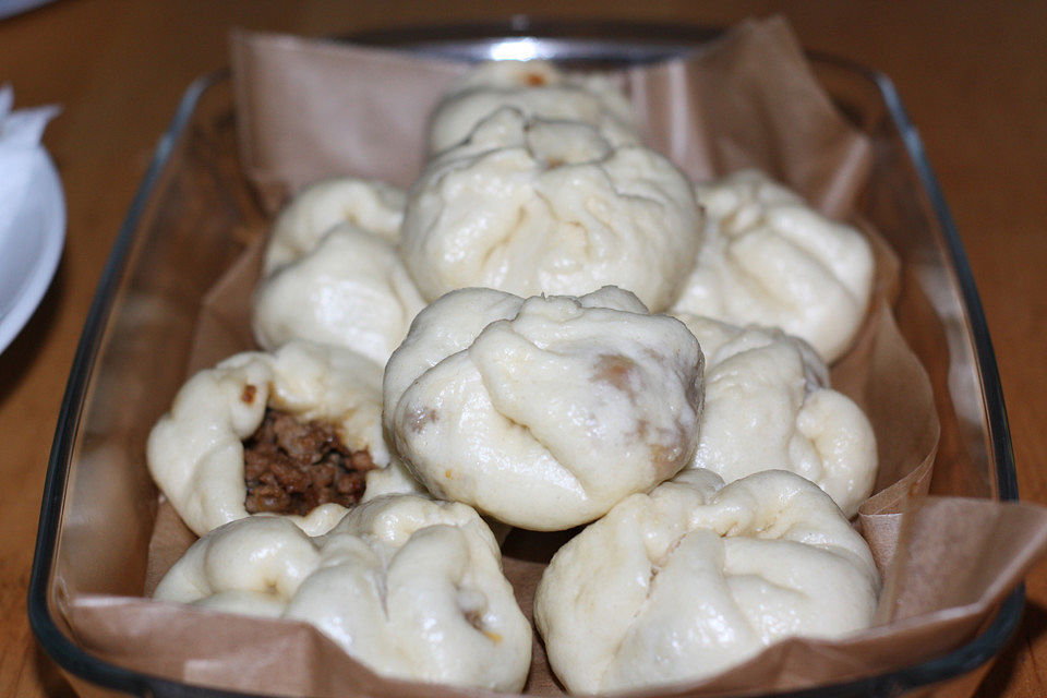 Char siu bao (white buns) Char siu bao (white buns)