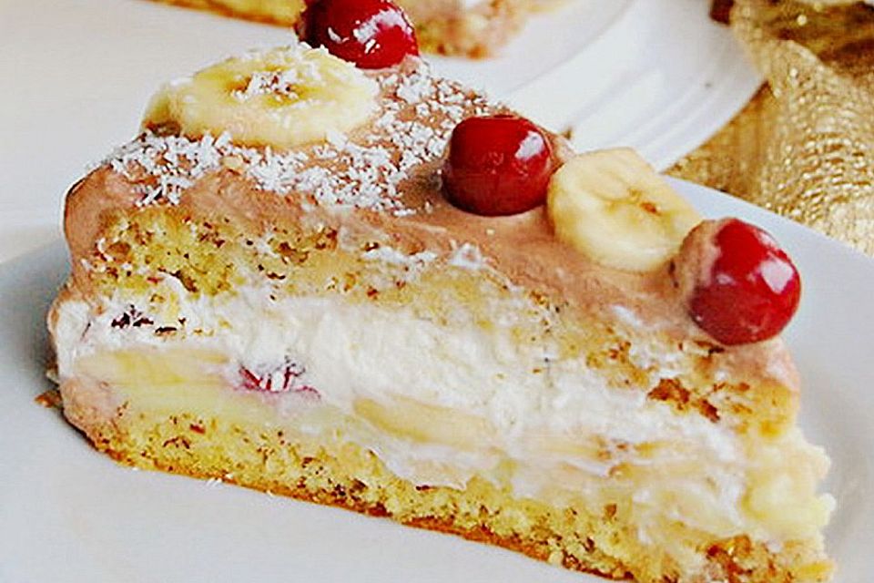 Bananen - Kirsch - Torte mit Sahnecreme und Nougatcreme