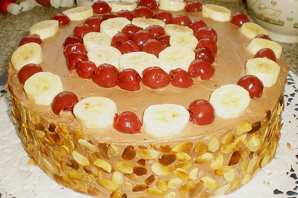 Bananen - Kirsch - Torte mit Sahnecreme und Nougatcreme