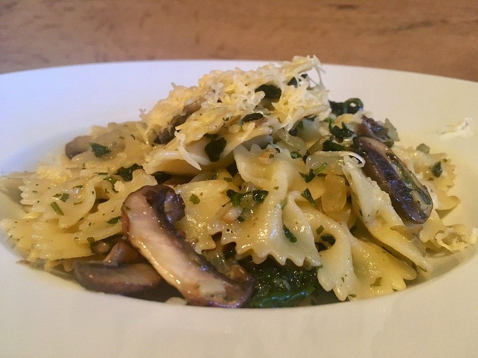 Käse-Kräuter-Nudeln mit Spinat und Champignons von Shiva1981| Chefkoch Käse-Kräuter-Nudeln mit Spinat und Champignons von Shiva1981| Chefkoch