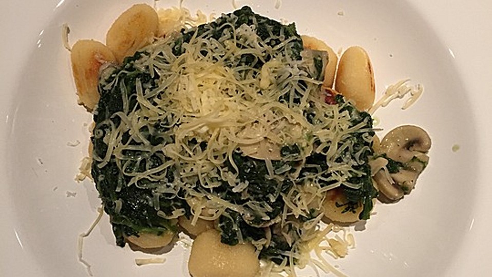 Käse-Kräuter-Nudeln mit Spinat und Champignons von Shiva1981 Käse-Kräuter-Nudeln mit Spinat und Champignons von Shiva1981