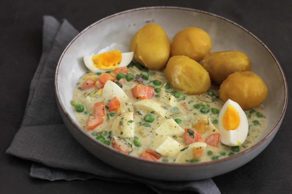 Eierragout mit jungen Erbsen