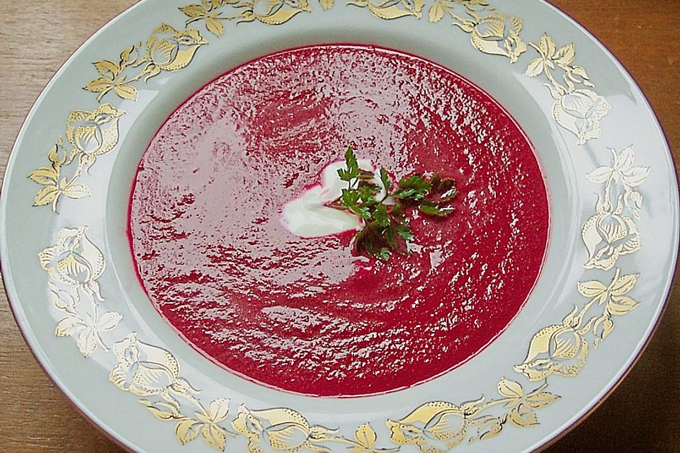 Rote Bete - Suppe mit Meerrettich