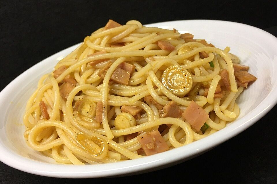 Spaghetti - Salat mit Schinken und Lauch