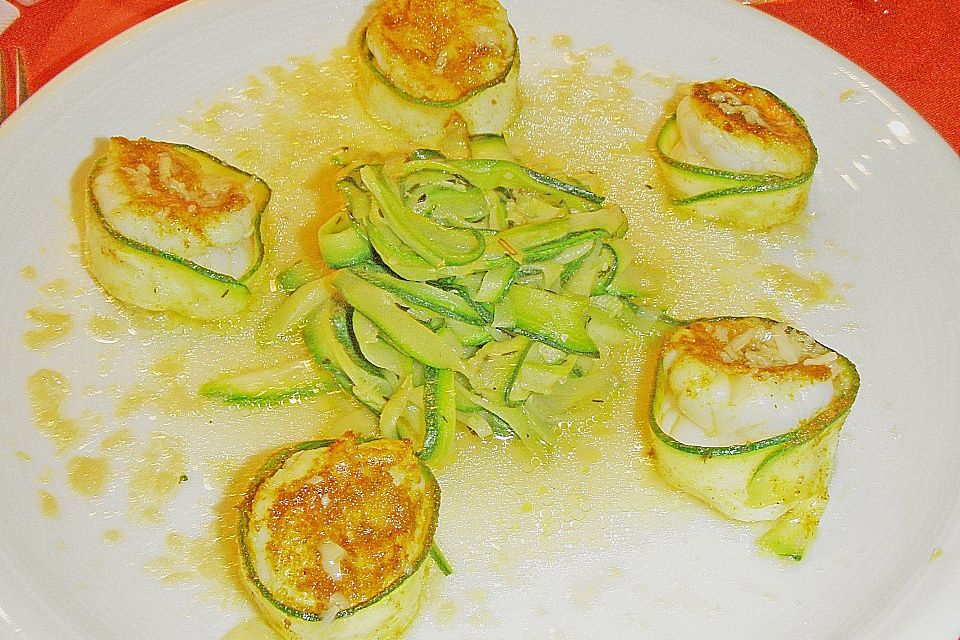 Garnelen mit Zucchinijulienne in Hummersauce