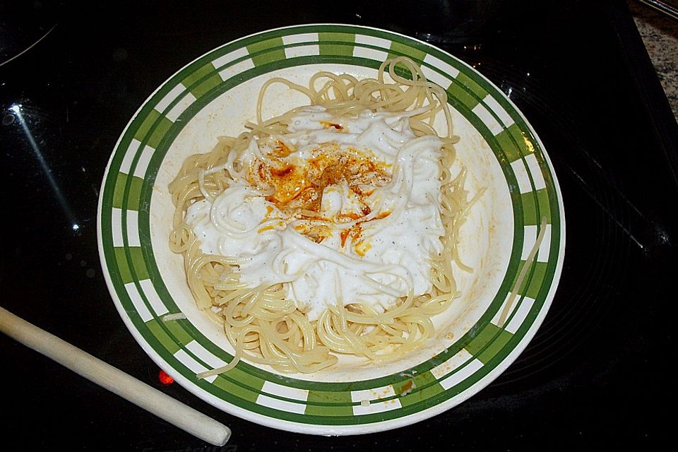 Spaghetti mit Joghurtsauce Spaghetti mit Joghurtsauce